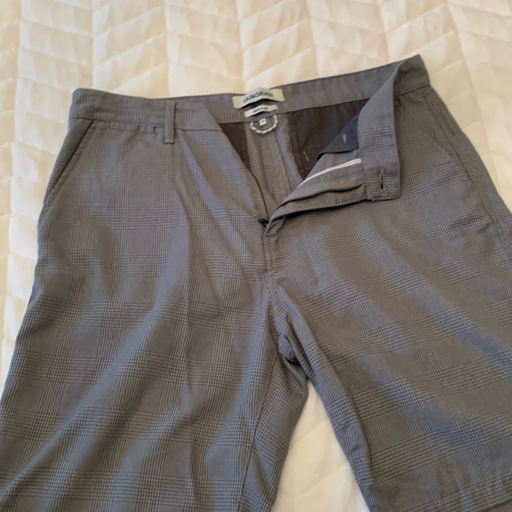 Mens Quicksilver shorts size 33